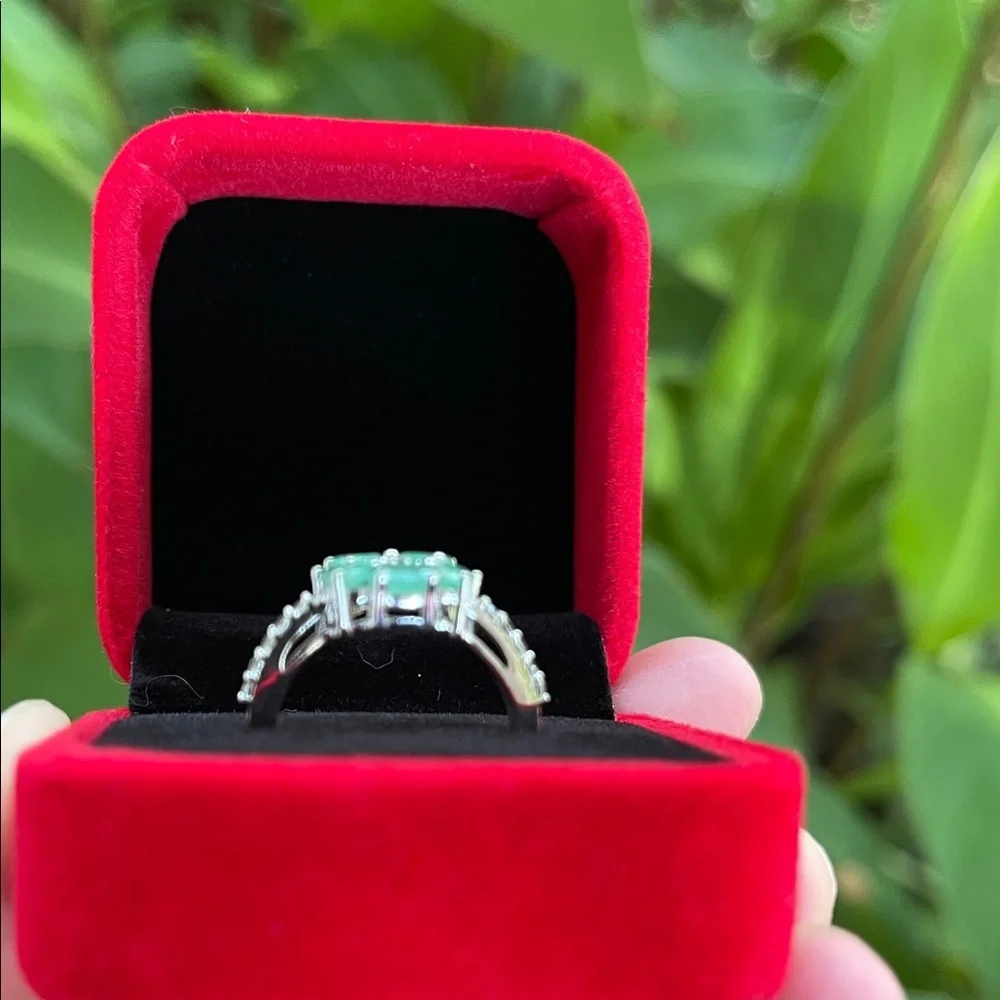NWT Genuine Natural Emerald and White Topaz Gemstone Rosetta Ring Size 7